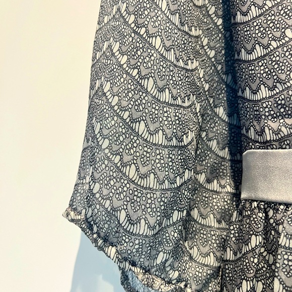 🖤 Unique & flirty dress with 3/4 sleeves & pretty satin trim & bow - Picture 5 of 17